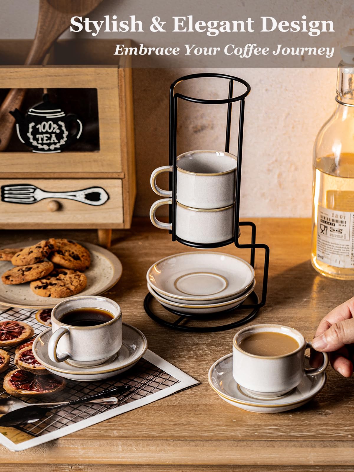 Tazas apilables para ahorrar espacio.