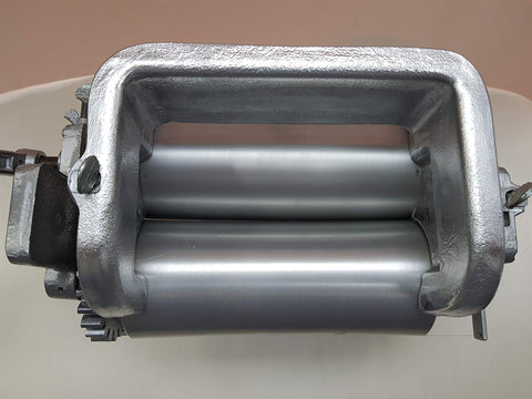 Construcción en aluminio duradera para uso frecuente en cocina.