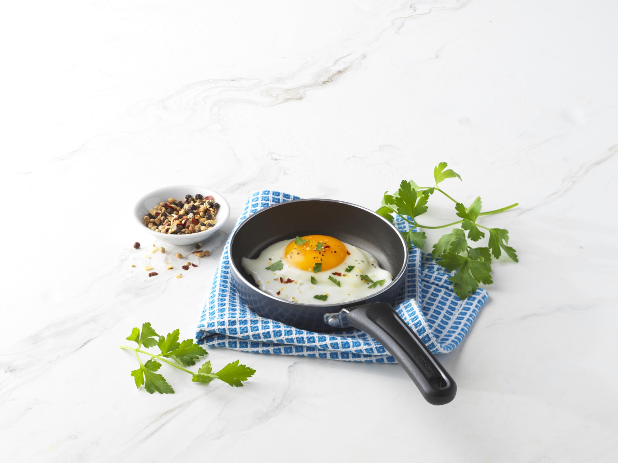 Sartén GoodCook mini apta para cocinas de gas, control de calor preciso.