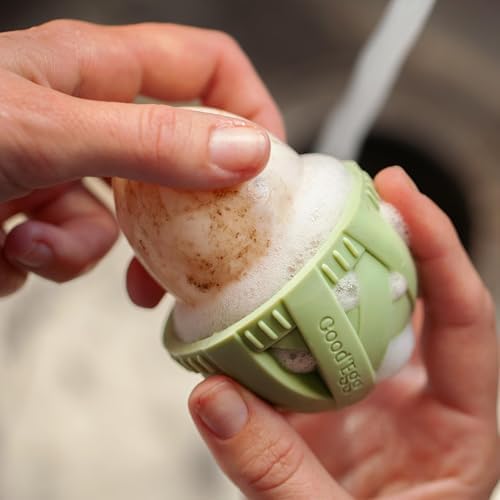 GoodEgg Cepillo Original usa en granja para limpieza rápida de huevos.