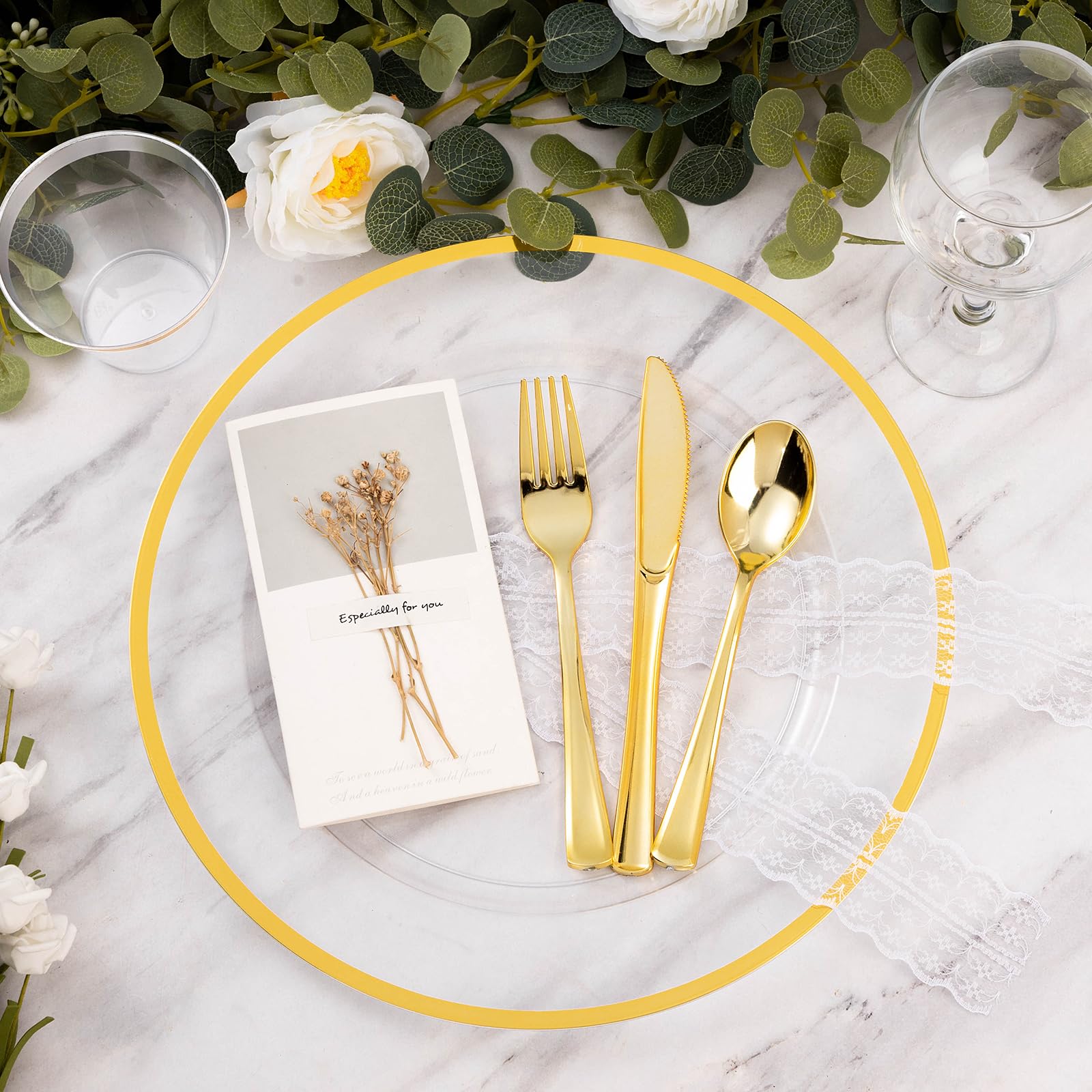 Goodluck plato cargador claro con borde dorado para banquetes y comidas formales.