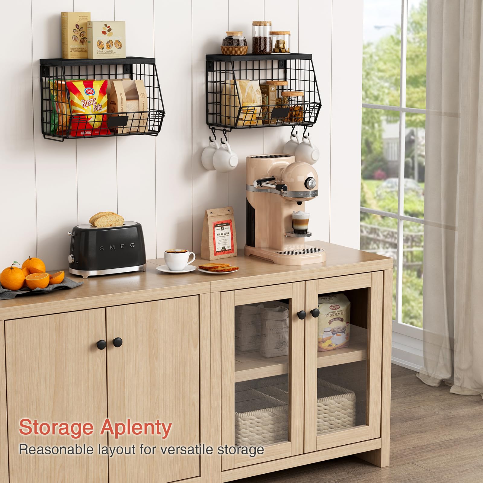 Goozii cesta colgante negra con tapa de madera, mantiene utensilios y alimentos visibles.