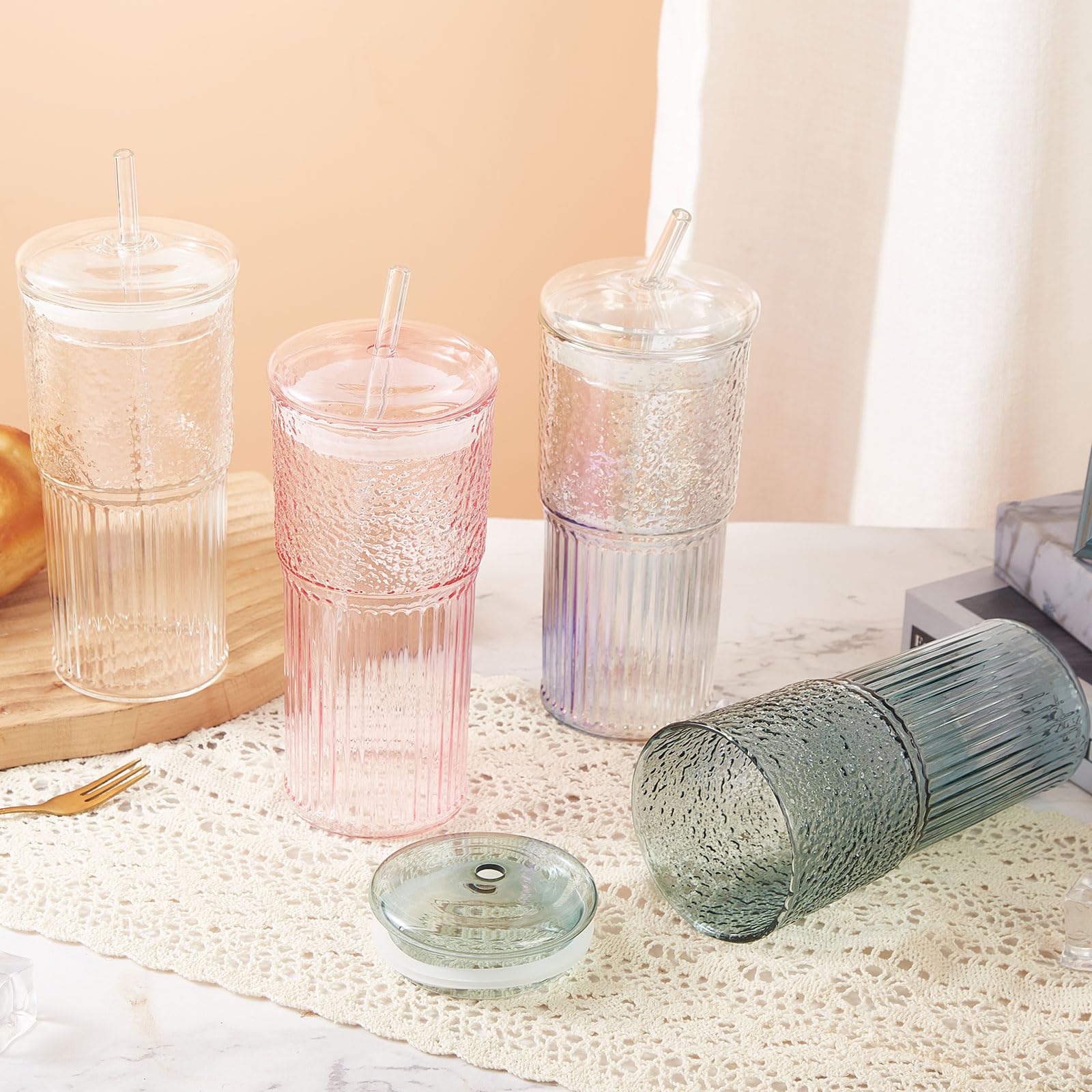 Conjunto 2 vasos GOSCHE con tapas y pajillas para llevar bebidas.