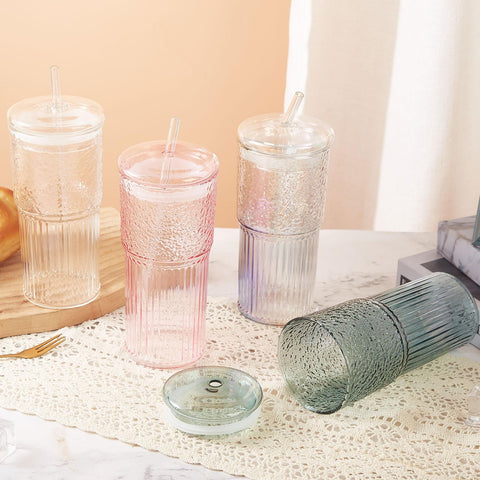 Conjunto 2 vasos GOSCHE con tapas y pajillas para llevar bebidas.