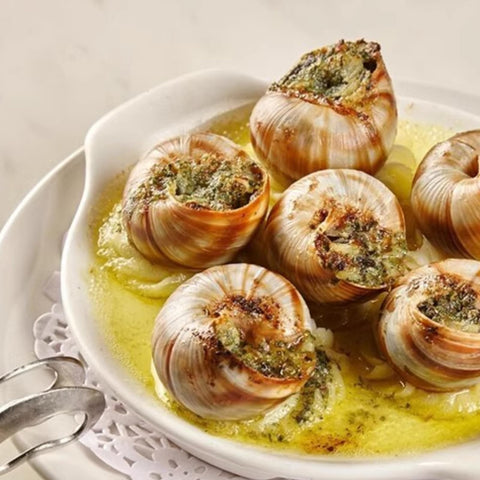 GovNPJ presentación elegante en la mesa para escargot