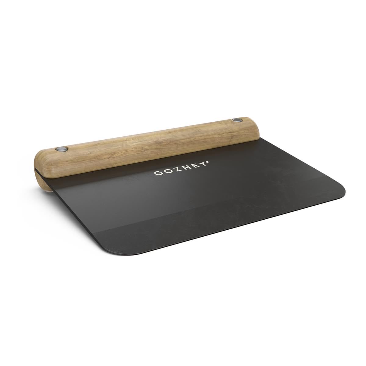 Gozney cortador de masa con mango de madera natural para cortar masa de pizza con precisión.