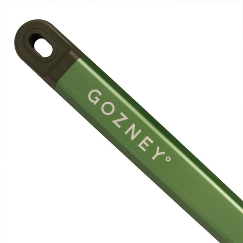 Mango de aluminio ergonómico de Gozney: agarre seguro para lanzamientos suaves.