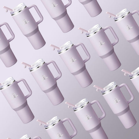 Gpeng tumbler con doble aislamiento mantiene la temperatura de la bebida.