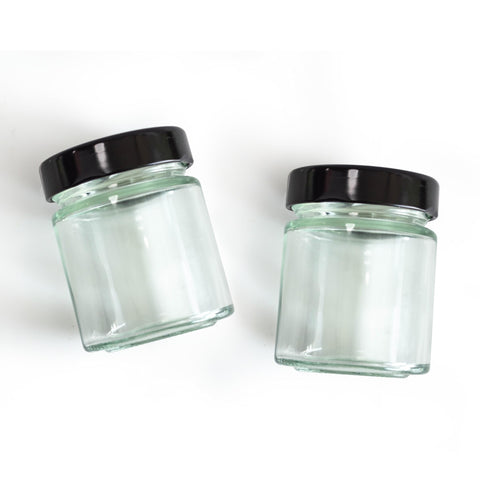 Organización de despensa con frascos transparentes GPK4ALL para distintos ingredientes.