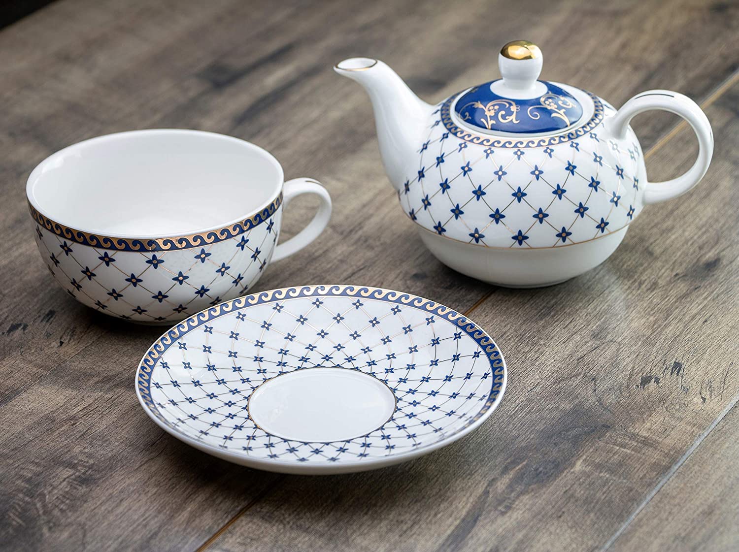 Grace Teaware platillo Trellis Blue Gold mantiene estable la taza y evita derrames.