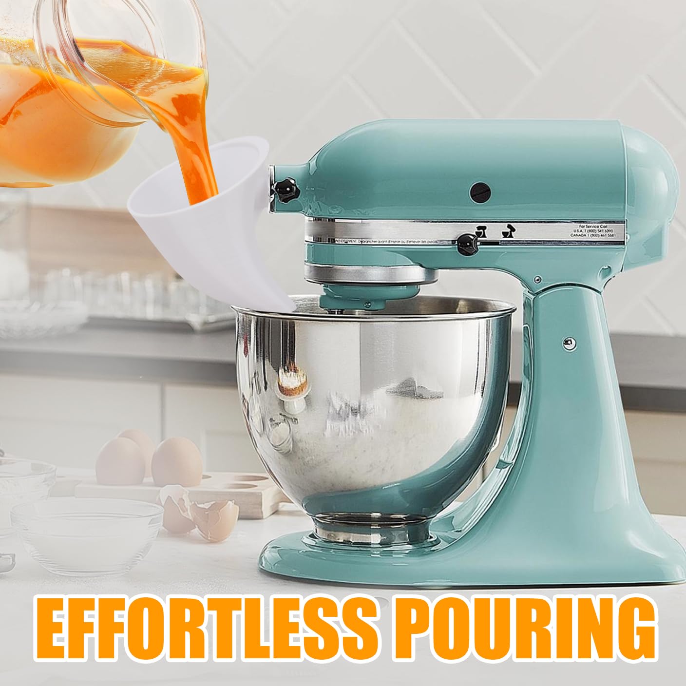 GreeSuit vertido guiado para KitchenAid facilita añadir harina al tazón sin goteos.