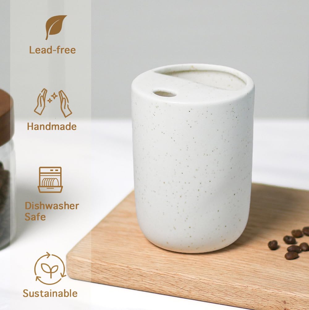 Capacidad de 17oz para café o té en movimiento.
