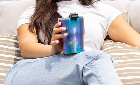 Regalo práctico para amantes de vasos reutilizables y color arcoíris.