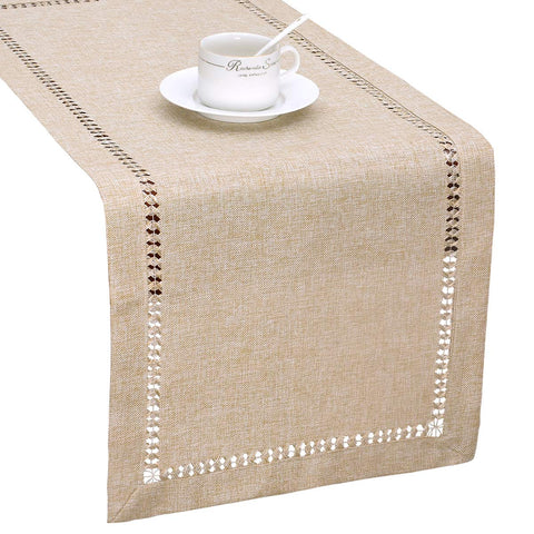 Grelucgo mantel beige hecho a mano con pespunte calado para decoraciones elegantes.