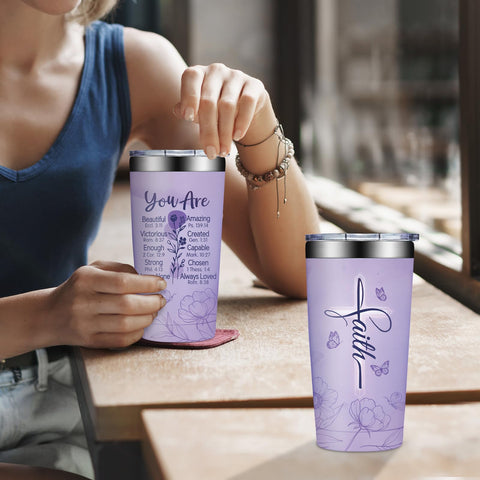 Diseño púrpura elegante que resalta la fe y la elegancia.