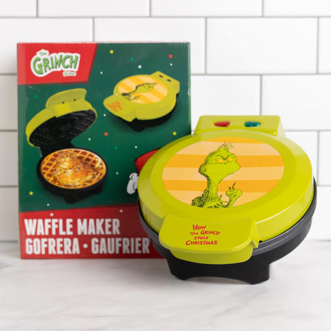 Grinch Waffle Maker: superficie antiadherente facilita limpieza y waffles perfectos.