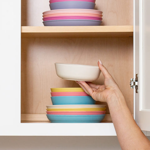 Grow Forward platos y cuencos apilables, ahorro de espacio.