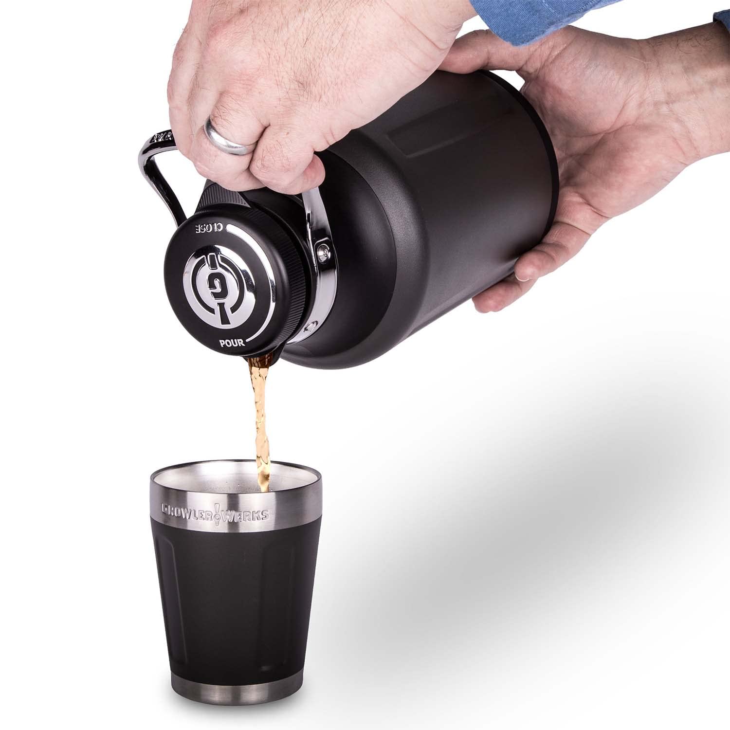 GrowlerWerks Element con doble aislamiento y acabado duradero para exteriores.