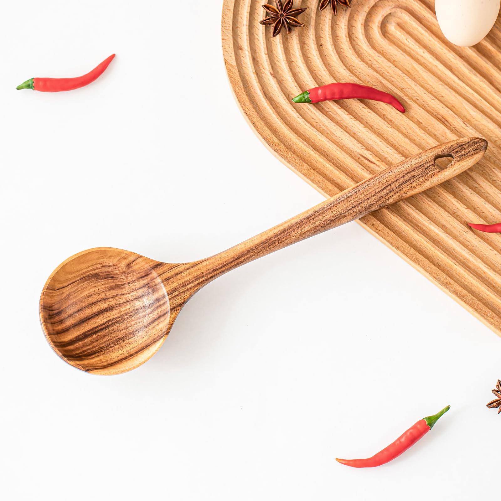 Gudamaye utensilios de teca para remover y servir sopas.
