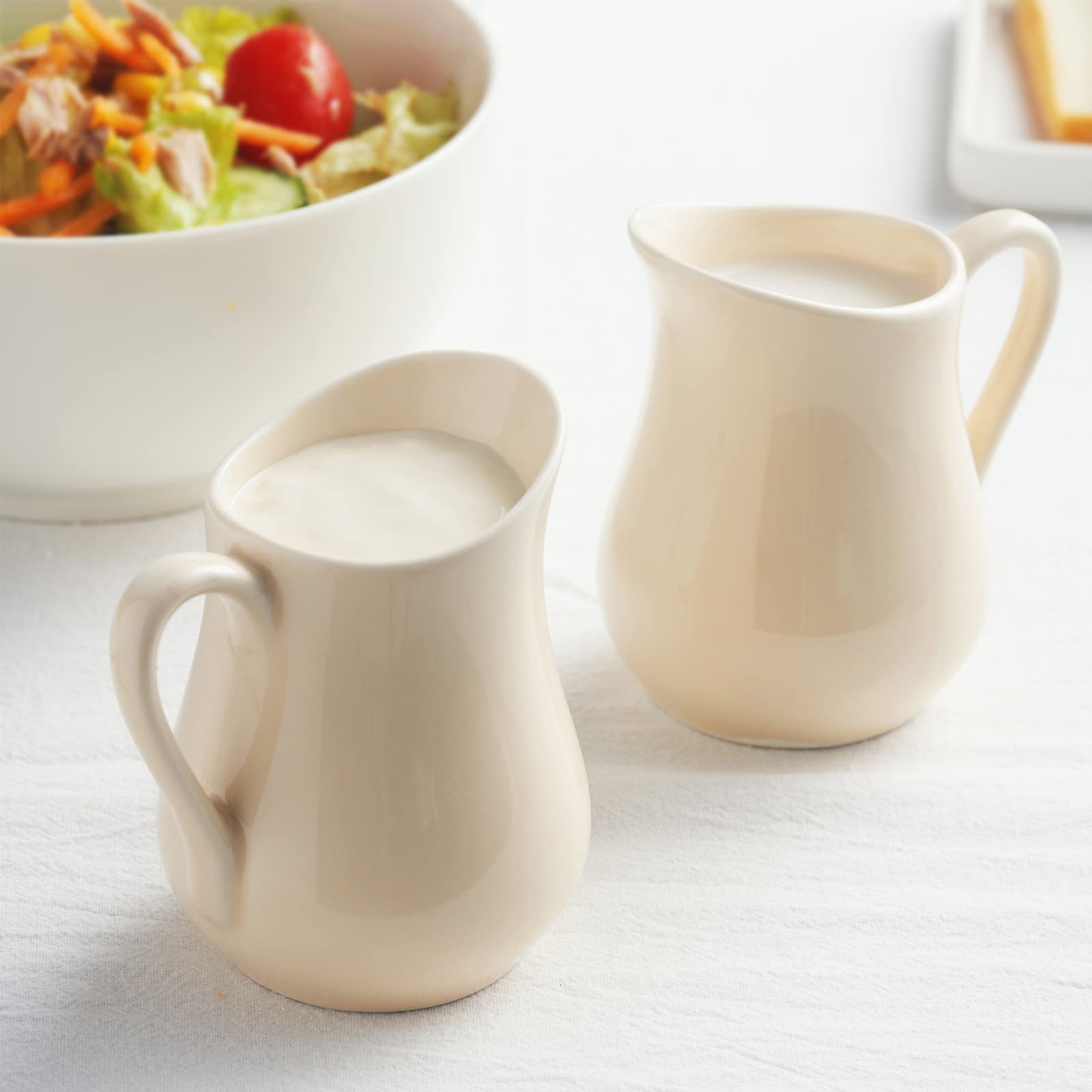 Gurygo cremero cerámico beige, uso diario en la mesa para cremas y salsas.