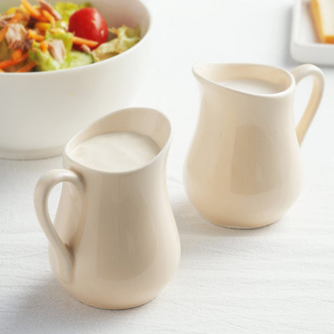 Gurygo cremero cerámico beige, uso diario en la mesa para cremas y salsas.