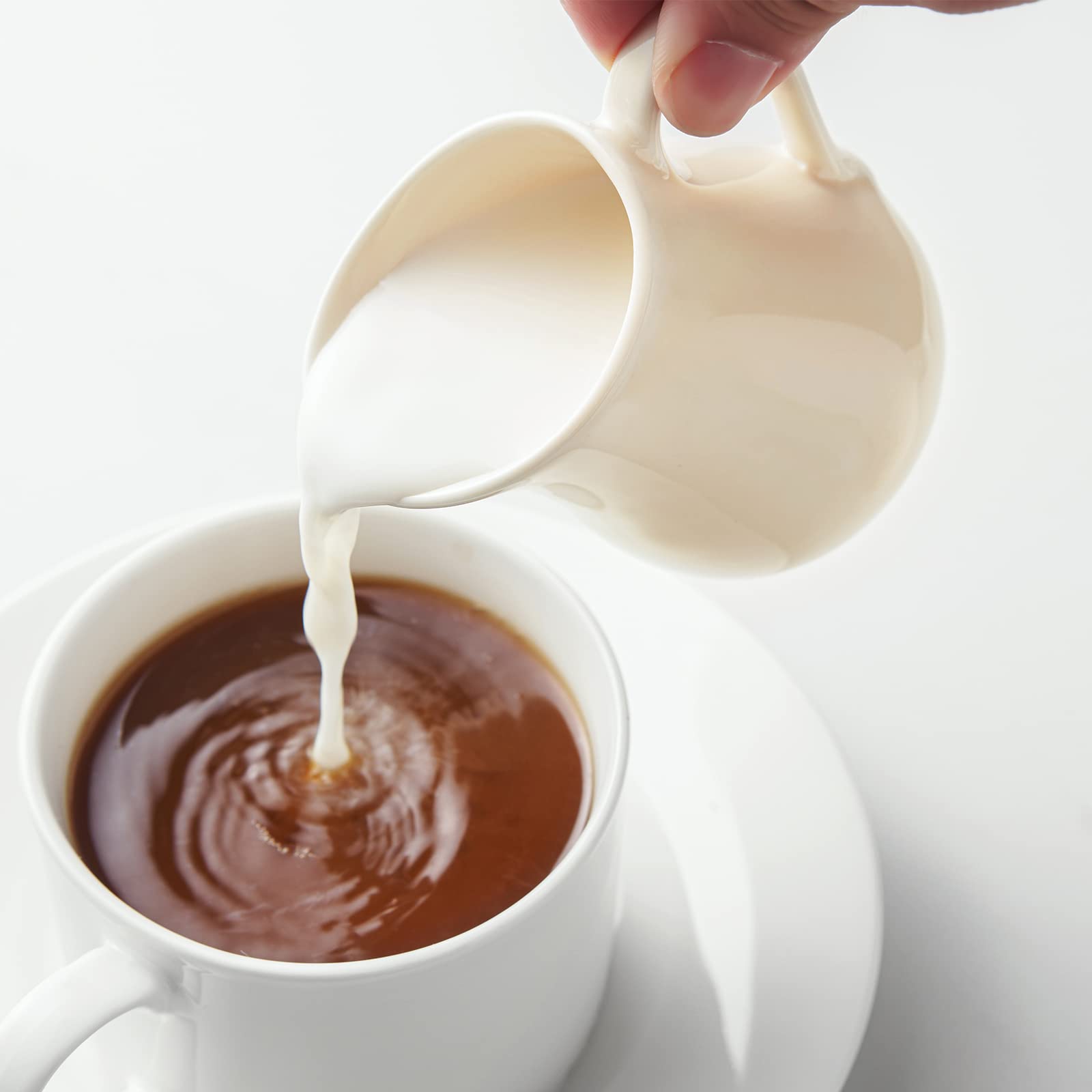 Gurygo cremero cerámico beige, vertiente sin goteo para verter crema con precisión.