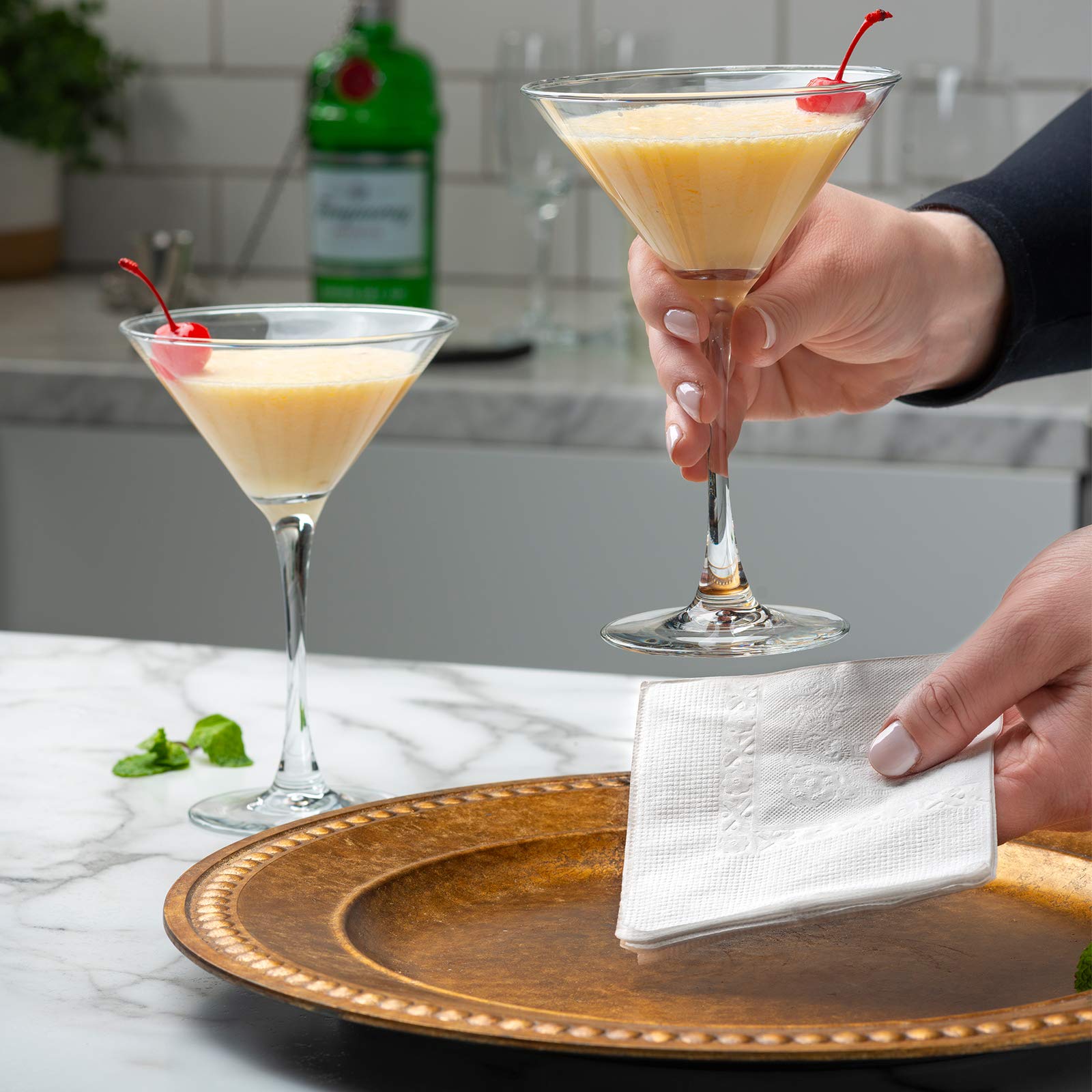 GUSTO servilletas de bebida blancas, textura suave y absorbente para derrames.