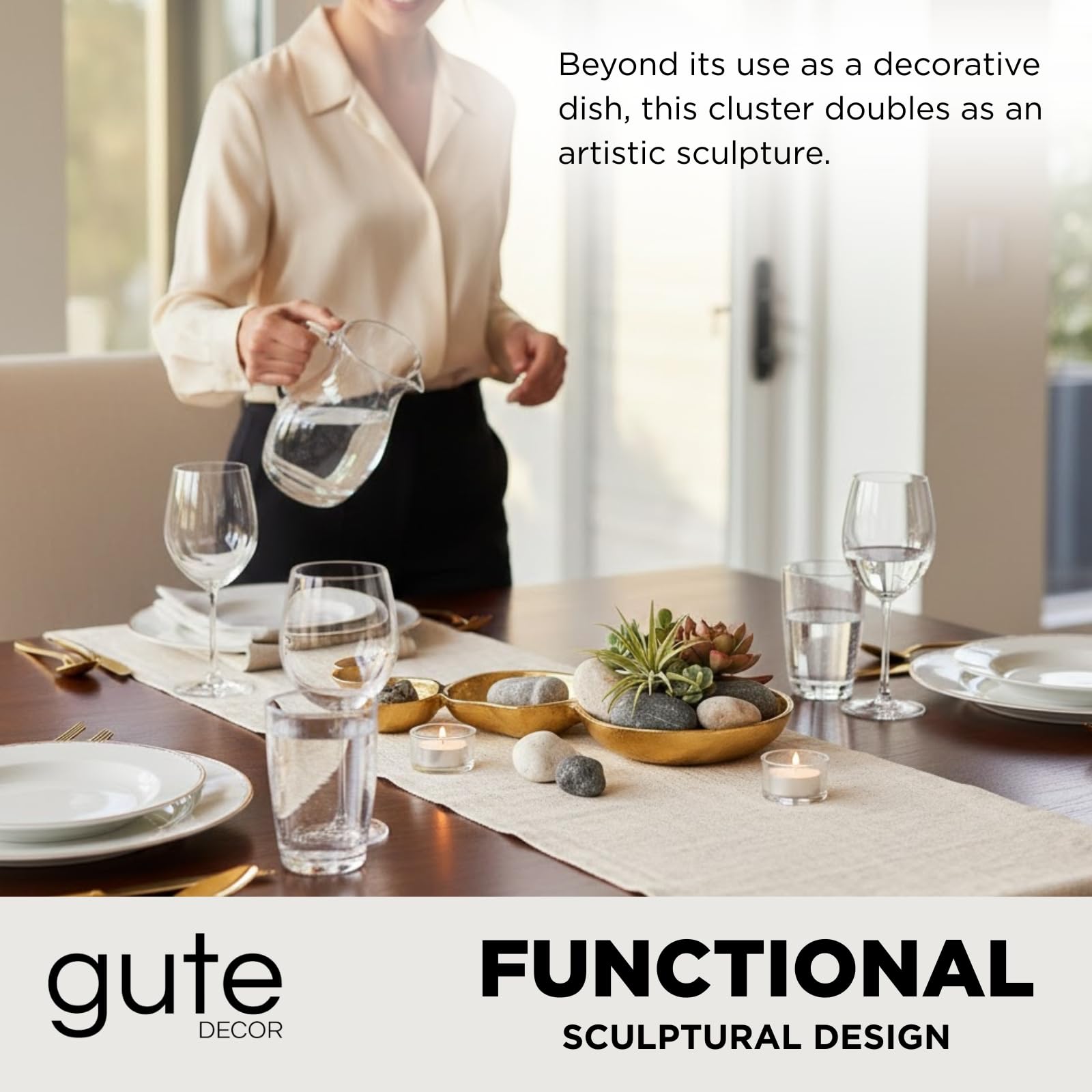 GUTE bandeja decorativa dorado martillado resalta cualquier mesa de comedor.