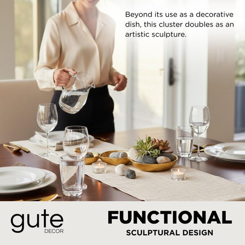 GUTE bandeja decorativa dorado martillado resalta cualquier mesa de comedor.
