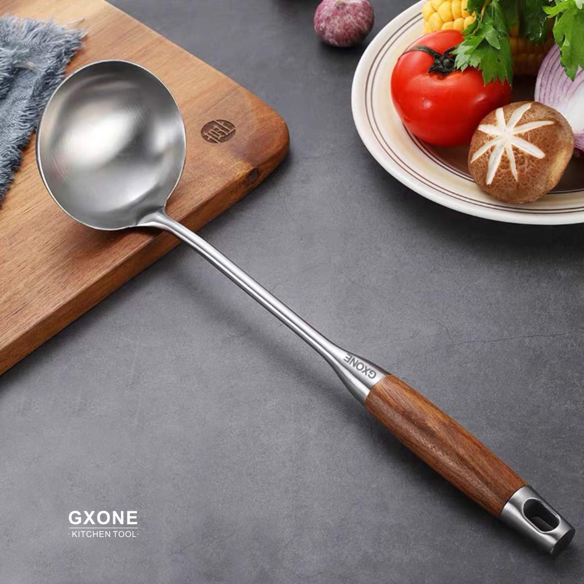 GXONE cucharon-sopa con diseño moderno que complementa cualquier utensilio.