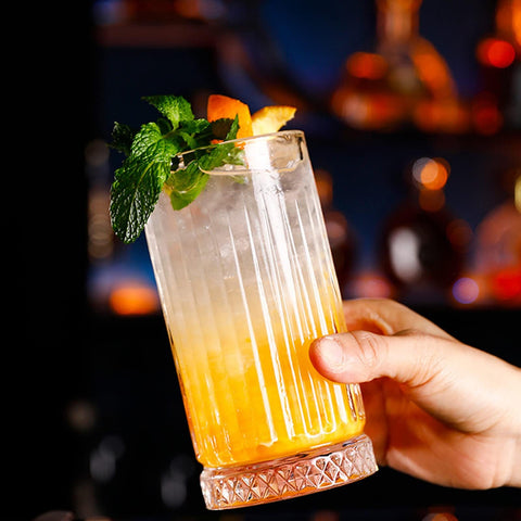 GYRUT uso versátil para agua, batidos y cocteles en cualquier ocasión.