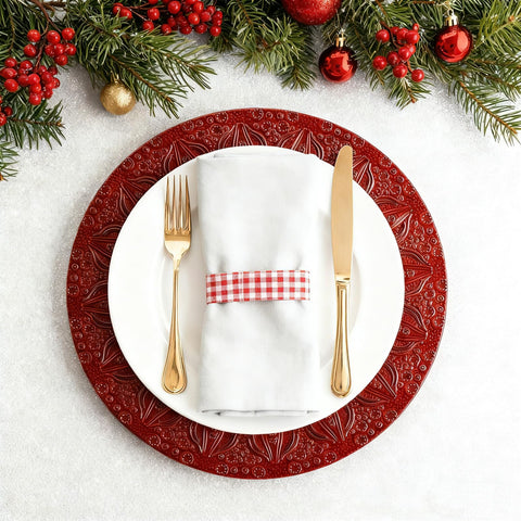 Cargadores Hacaroa rojos para cenas navideñas elegantes.