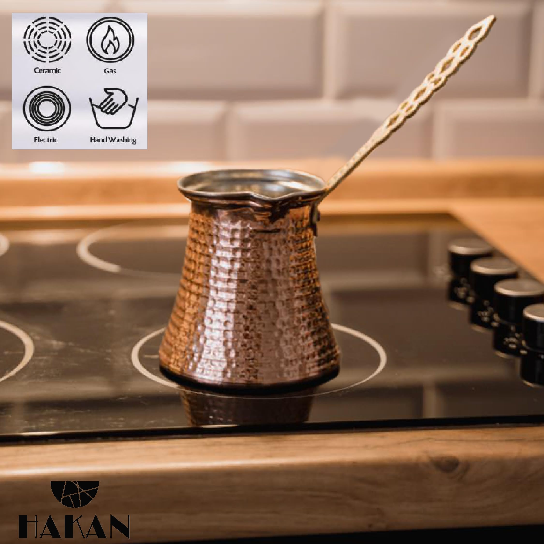 Pava Hakan en uso multiuso: calentar agua o chocolate.