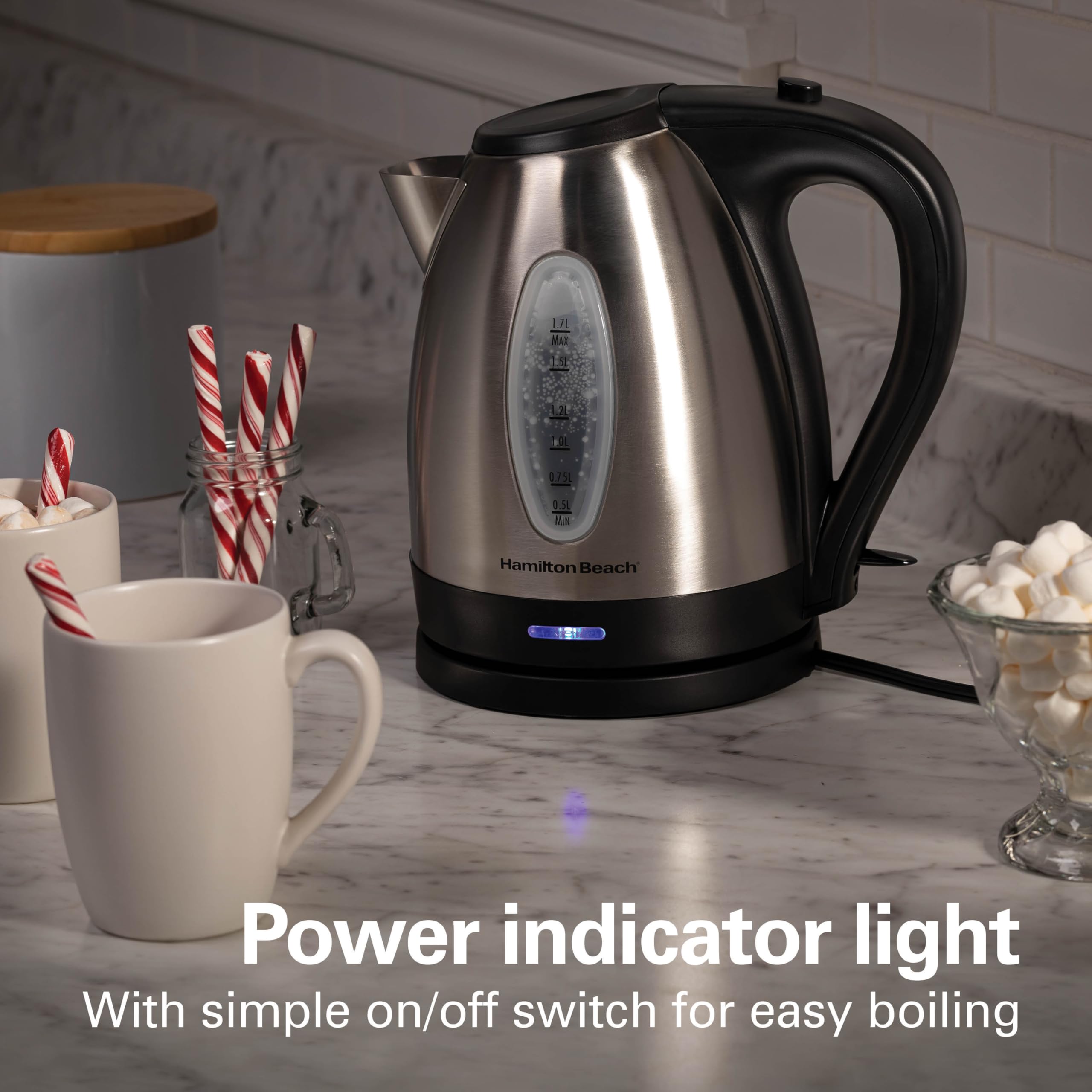 Hamilton Beach tetera eléctrica 1.7 L, tapa oculta para un calentamiento estable