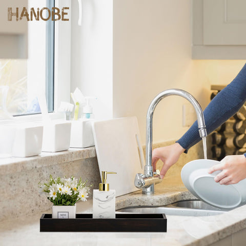 Hanobe bandeja versátil para espacios estrechos, sirve como centro decorativo compacto.