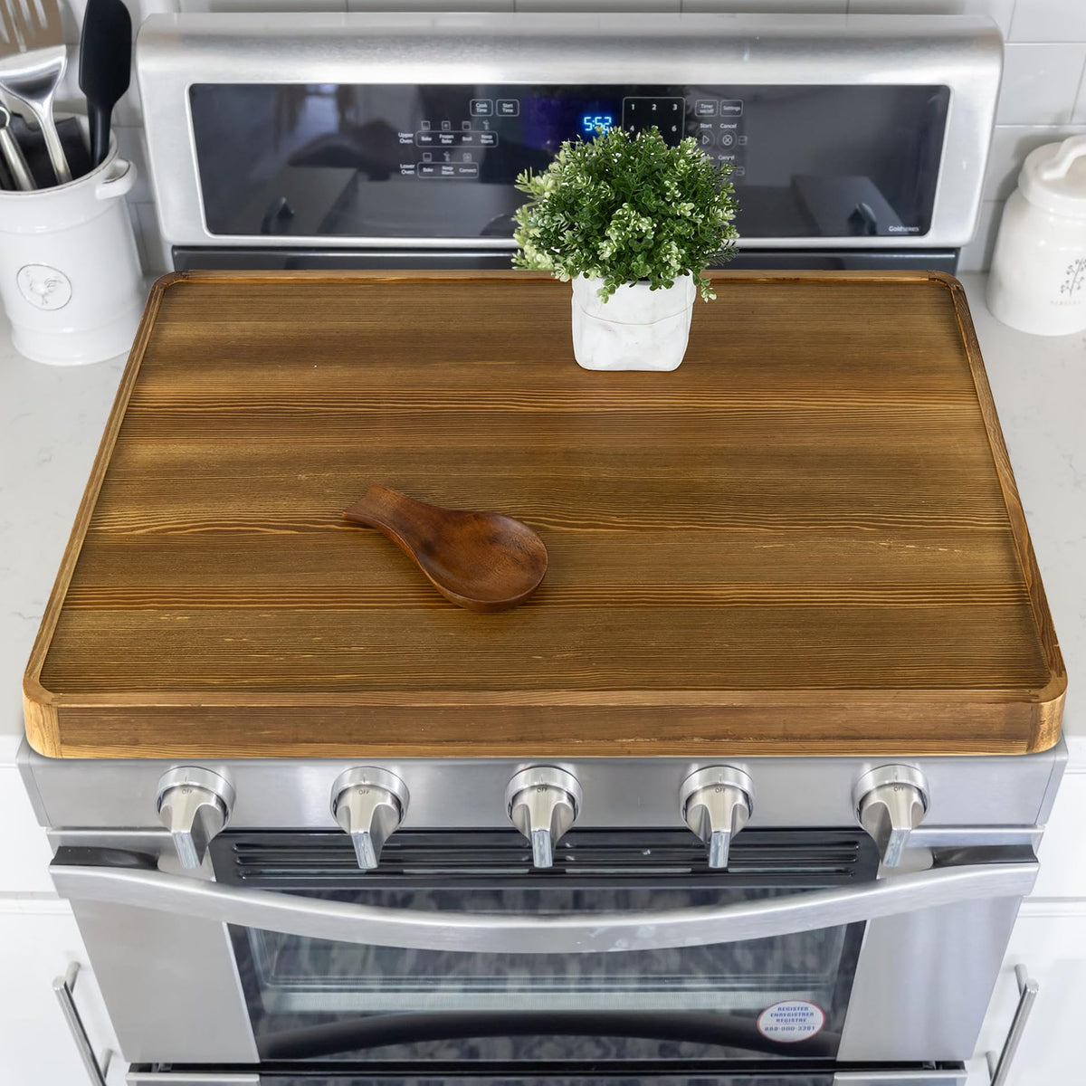 Hanobe cubre-estufa de madera con asas para protección y estilo en la cocina