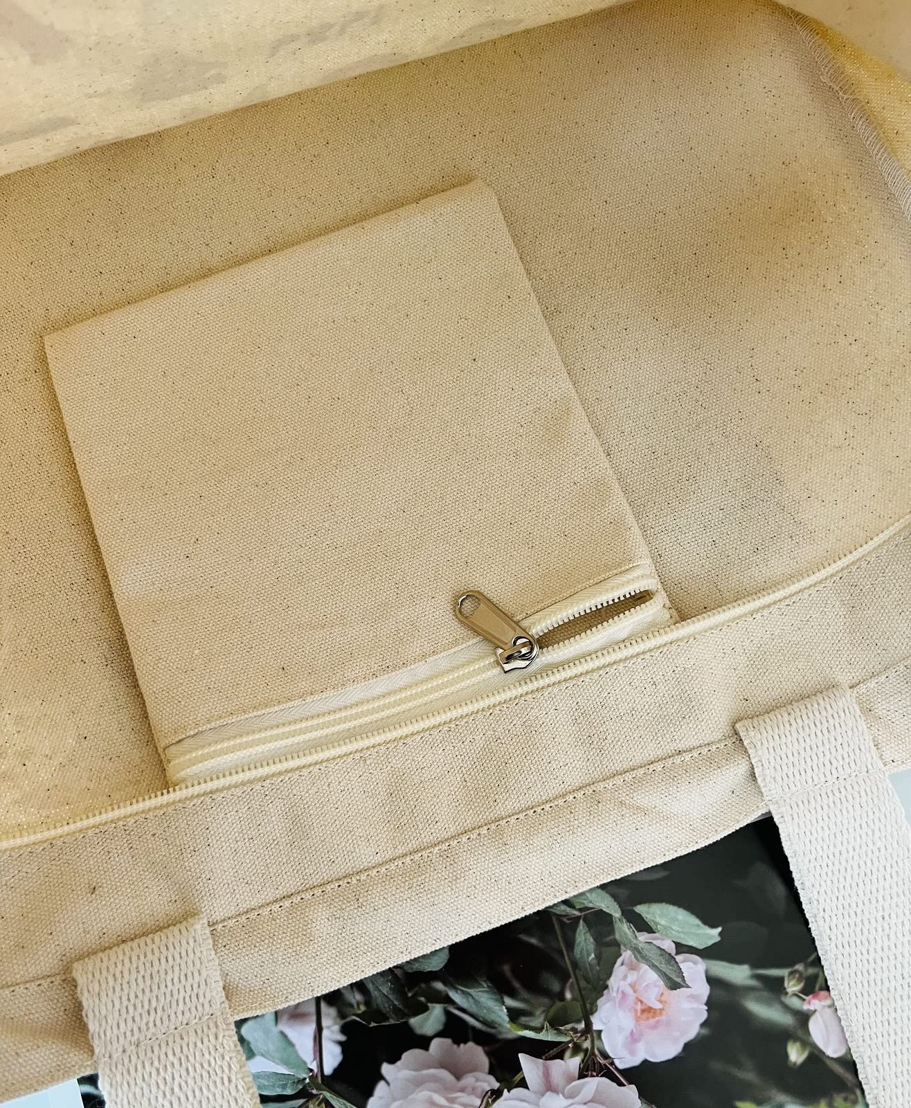 Bolso tote HaoHakka con cremallera interior para objetos pequeños.
