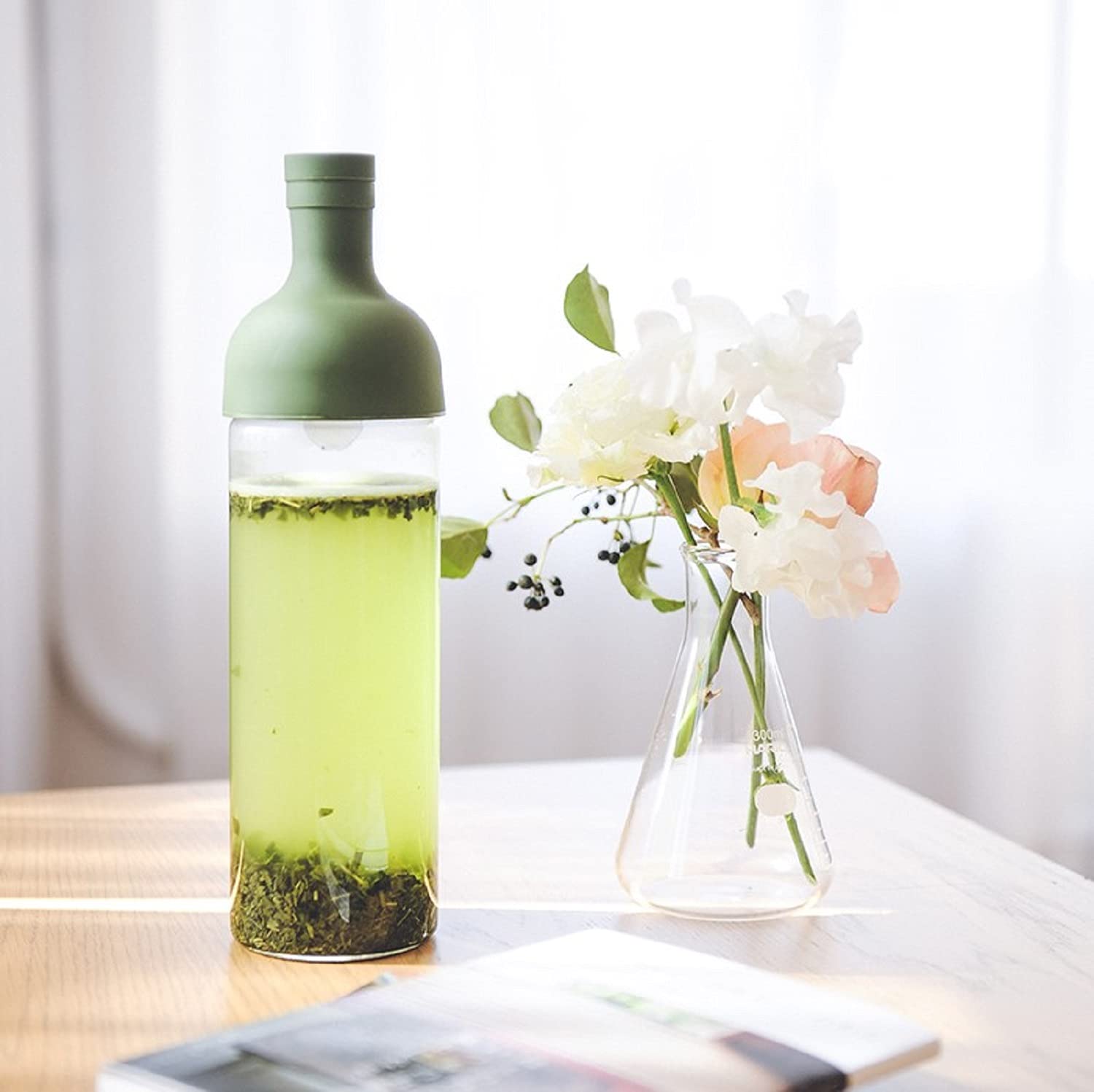 Capacidad de 750 ml para varias porciones, vista lateral.