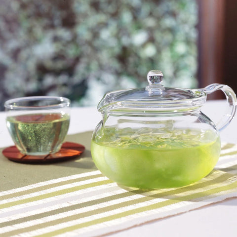 Filtrador de acero inoxidable en la ChaCha Kyusu Maru para una infusión clara