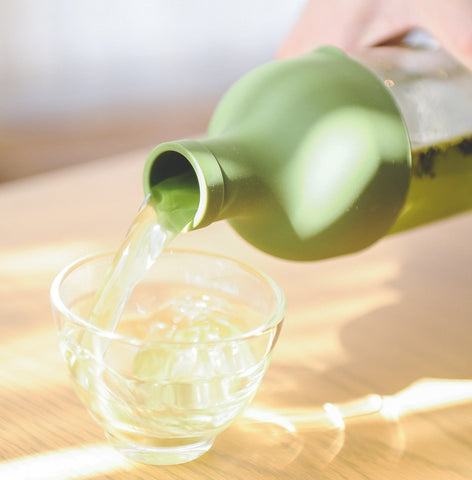 Cierre seguro y fácil limpieza de la botella HARIO.
