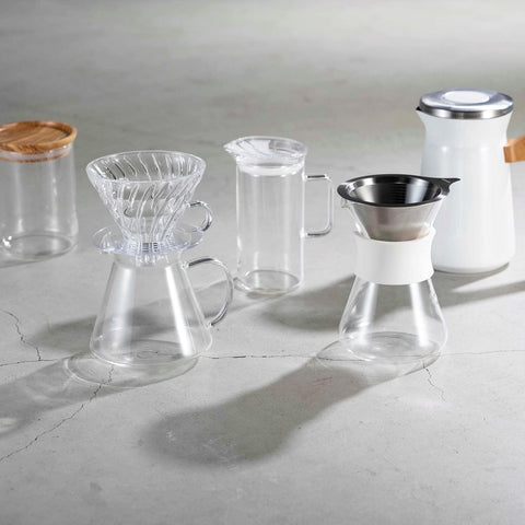 Taza HARIO V60 en uso: experiencia de vertido controlado
