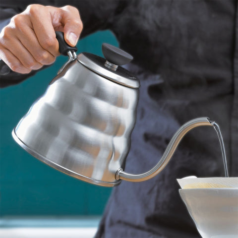 Tetera Buono V60 de HARIO compatible con inducción, gas y electricidad.