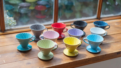 Hario V60 tamaño 02 blanco, ideal para filtrado por goteo.
