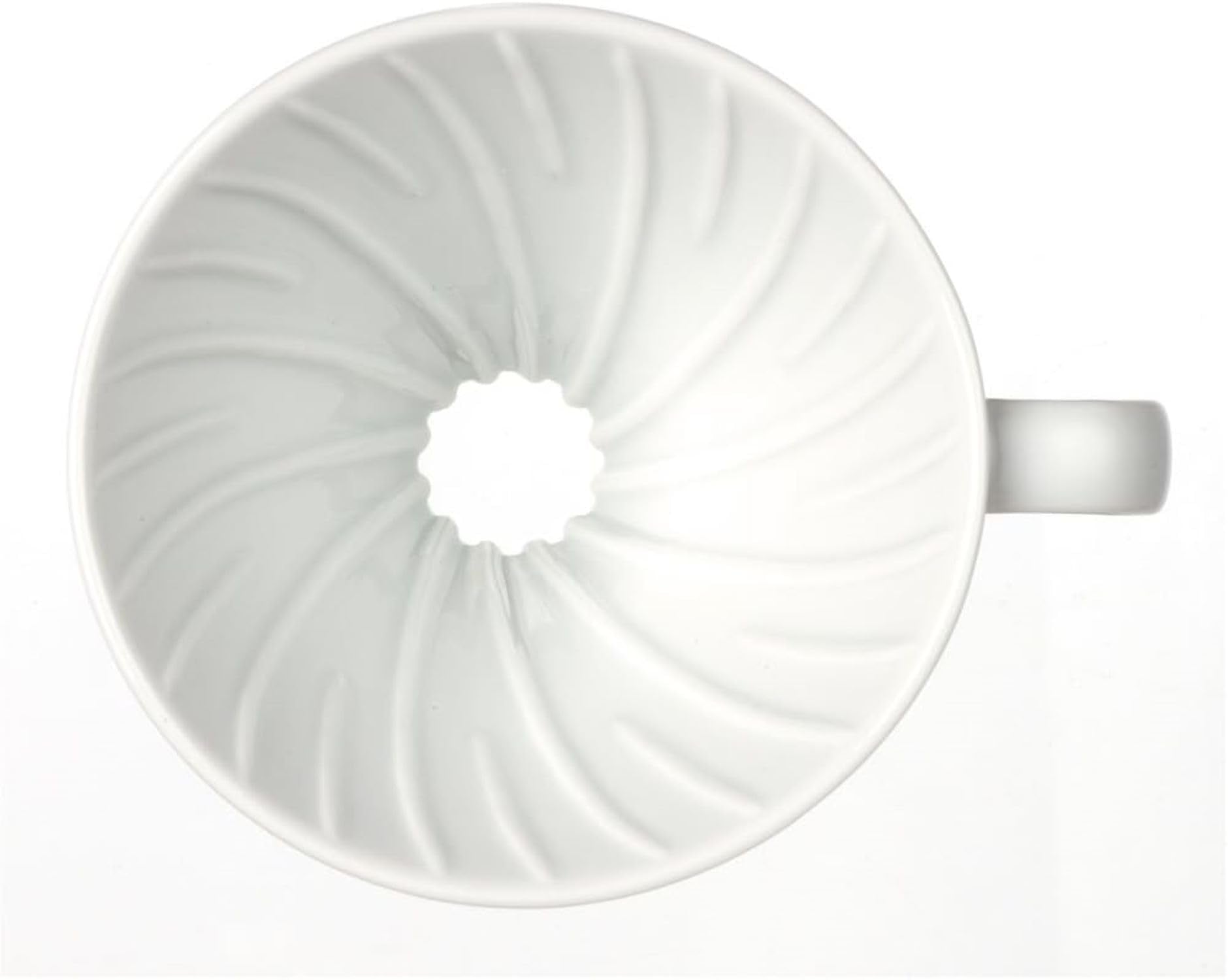 Detalle de ranuras espirales del infusor Hario V60 para un vertido controlado.