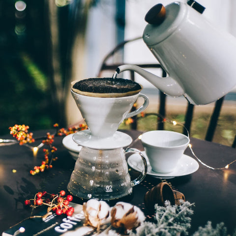 Hario V60 cerámico, diseño cónico para mayor control del vertido.