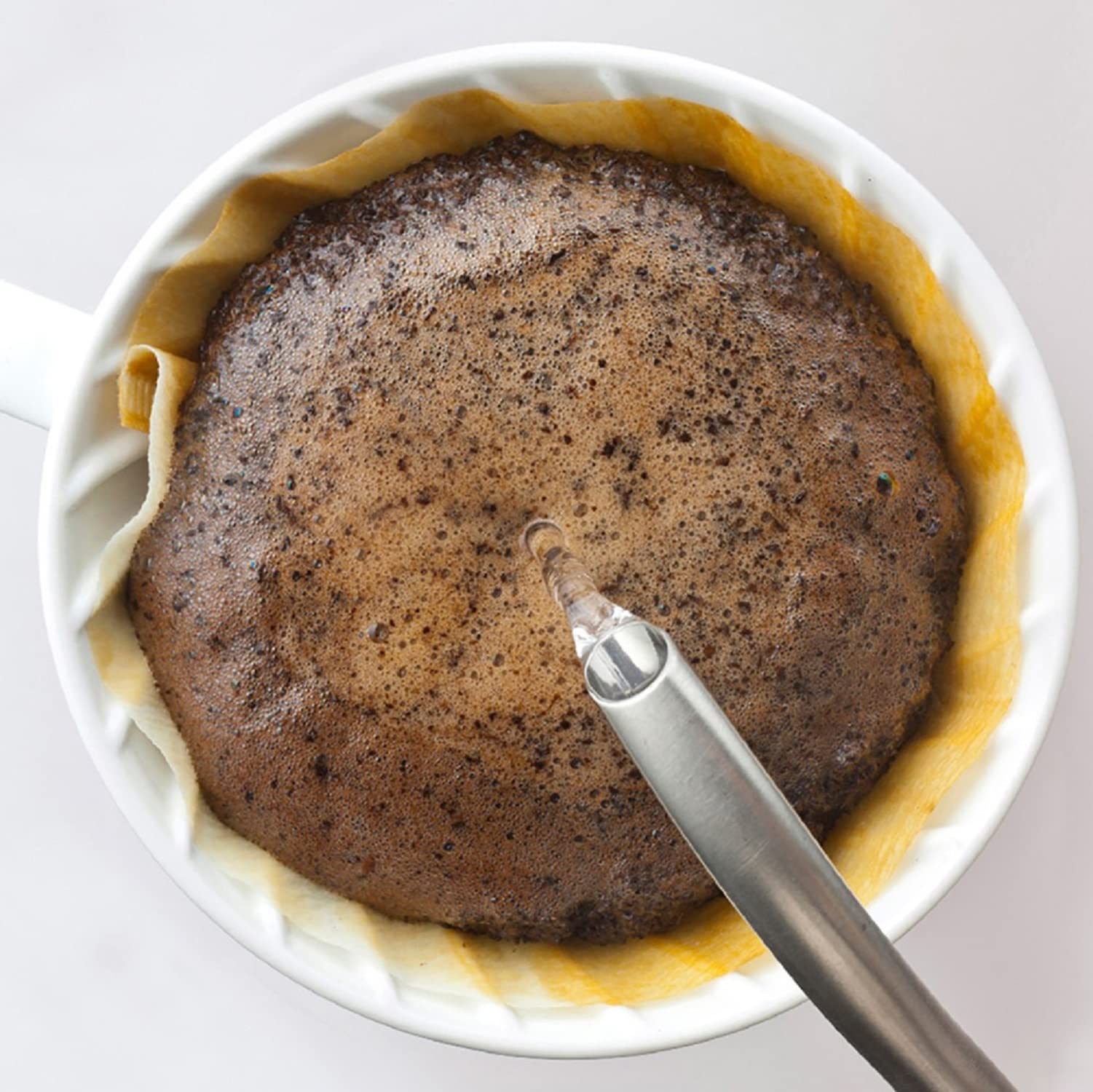 Hario V60 cerámico de porcelana Arita, ideal para una taza limpia y consistente.