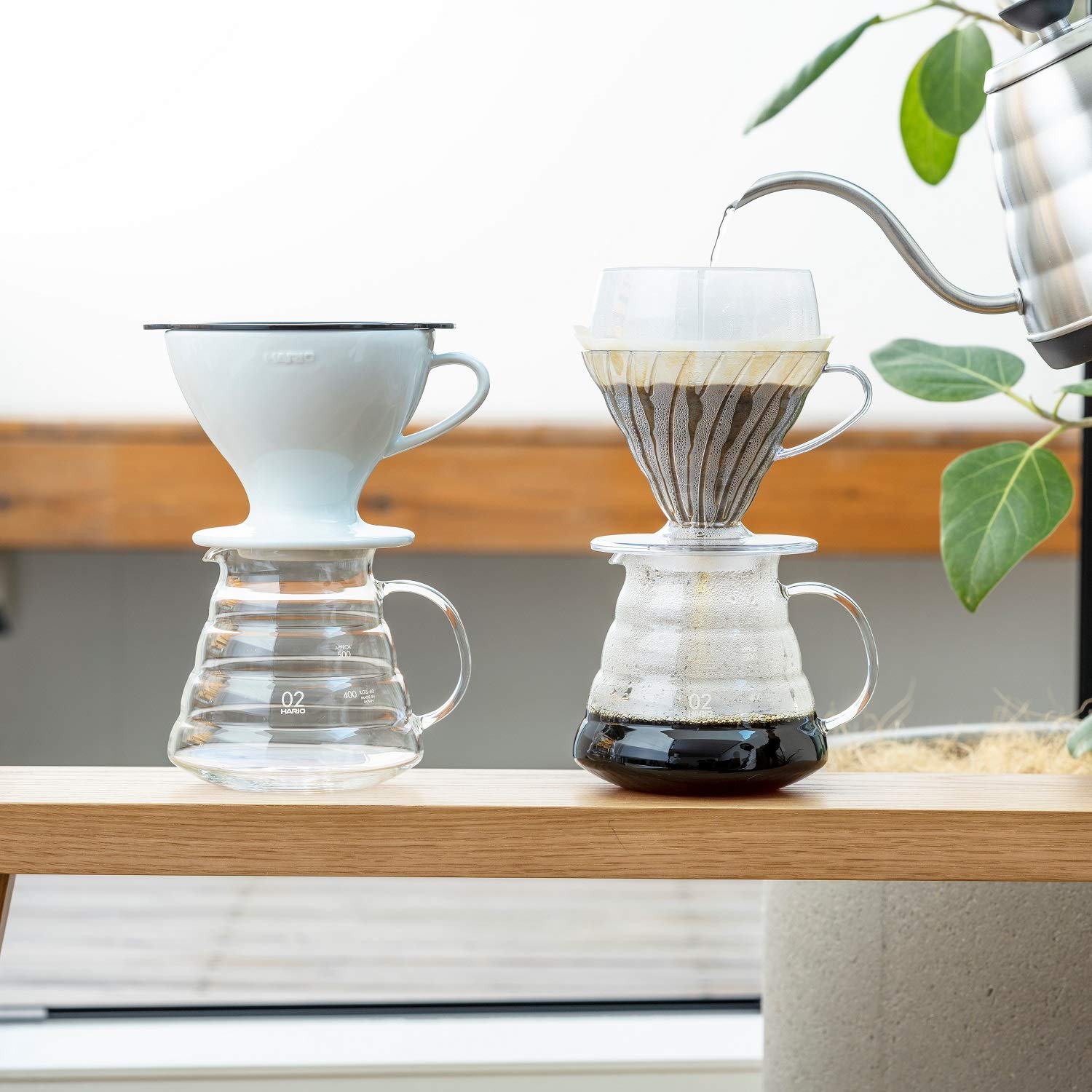 Hario V60 Drip-Assist 50-70 ml en centro potencia aromas.