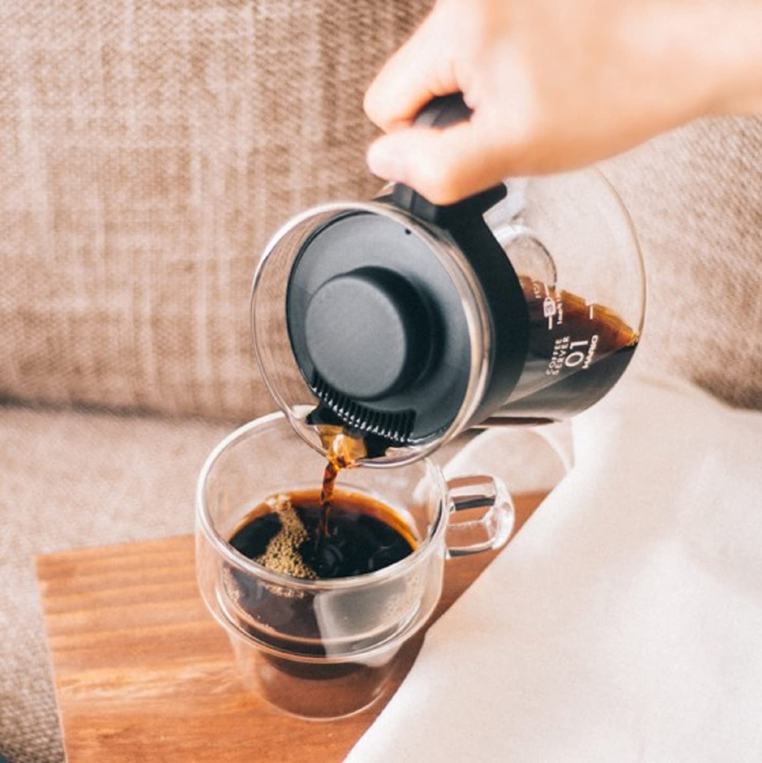 HARIO V60 retiene calor y resiste golpes suaves.