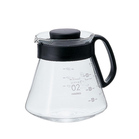 Jarra Hario V60 Glass Range de 600 ml en negro con líneas de medición para dosis precisas.