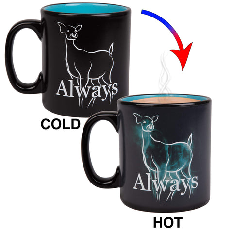 Taza Harry Potter exterior negro revela aura lumínica al verter bebida caliente